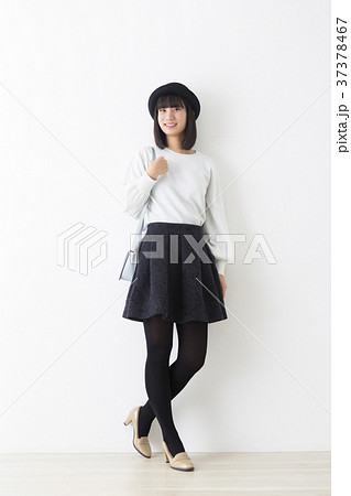 帽子をかぶった女の子 37378467
