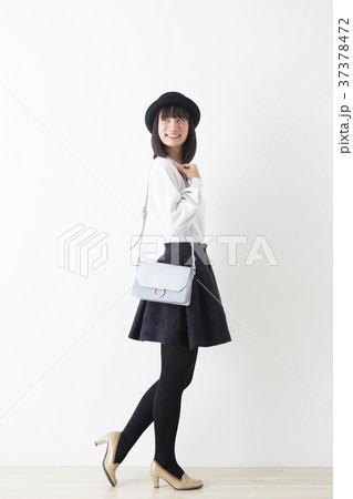 帽子をかぶった女の子 37378472