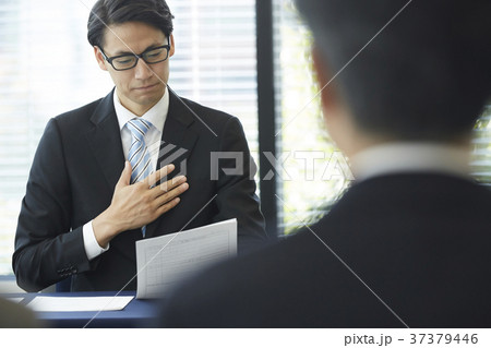 ビジネス　面接　男性 37379446