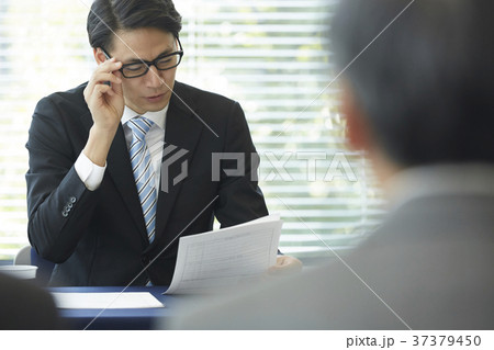 ビジネス　面接　男性 37379450