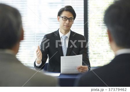 ビジネス　面接　男性 37379462