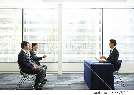 ビジネス　面接　男性 37379479