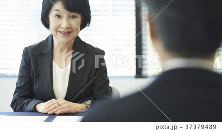 ビジネス　面接　雇用 37379489