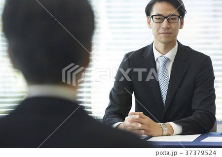 ビジネス　面接　男性 37379524