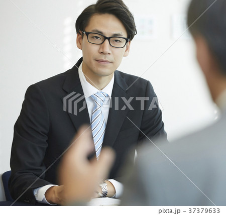 ビジネス　面接　男性 37379633