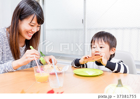 おやつの時間 37381755