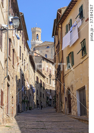 Walking up to the Town Hall - Volterra 37384267