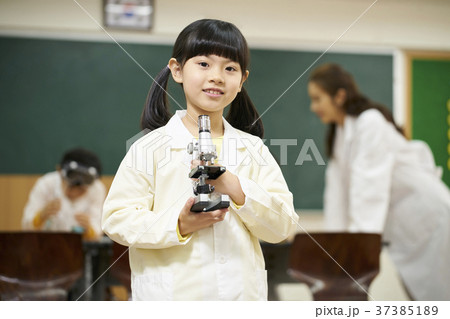 勉強 実験 女性 37385189