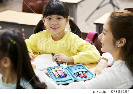 教師 先生 子供 37385194