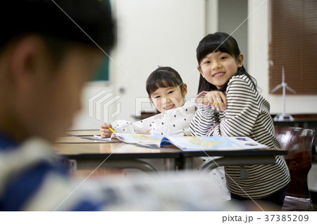 勉強 子供 女性 37385209