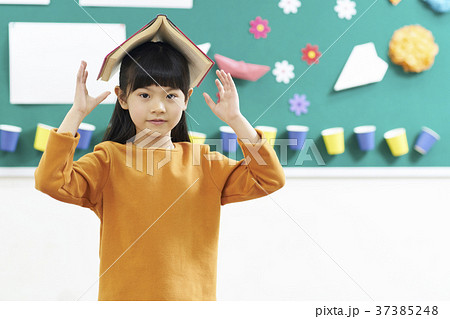 教室 子供 女性 37385248