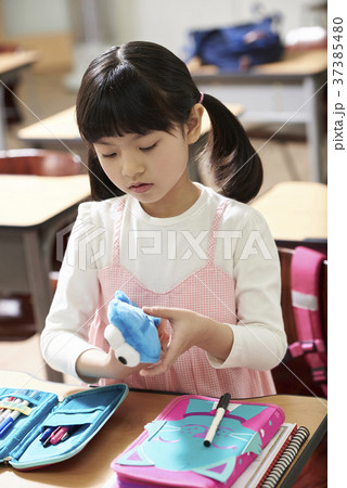 少女 子供 女性 37385480