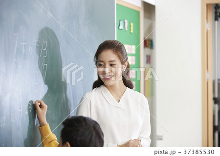 教師 先生 子供 37385530