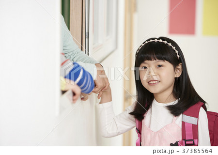 少女 子供 女性 37385564