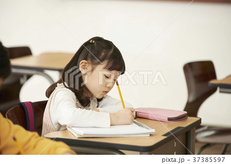勉強 子供 女性 37385597