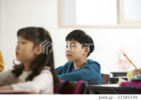 教室 男 男性 37385599