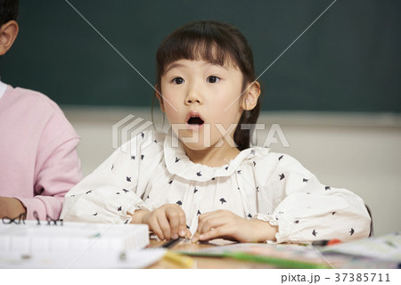 勉強 子供 女性 37385711