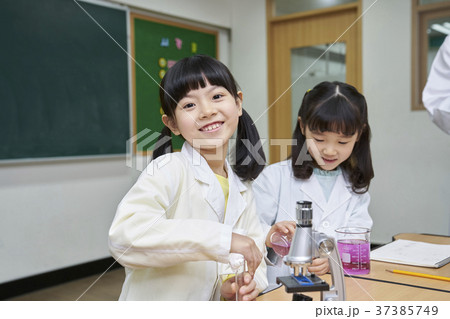 実験 子供 女性 37385749