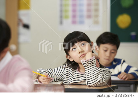 考え 考える 子供 37385847