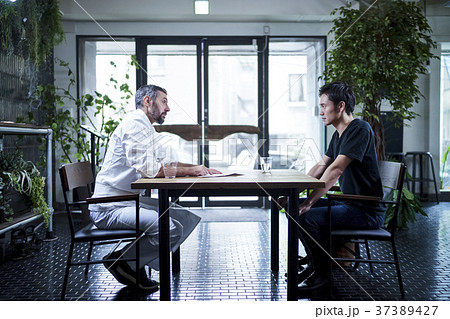レストランの面接 37389427