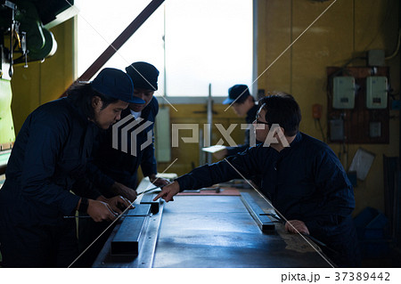 町工場 労働者の研修 町工場 労働者の研修 37389442