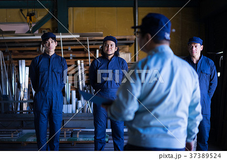 町工場　朝礼 37389524