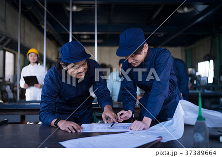 町工場 外国人労働者 町工場 外国人労働者 37389664