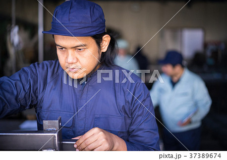 町工場　外国人労働者 37389674