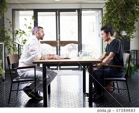 レストランの面接 レストランの面接 37389683