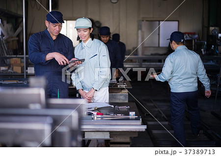 町工場 労働者の研修 町工場 労働者の研修 37389713