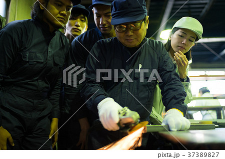 町工場 労働者の研修 町工場 労働者の研修 37389827