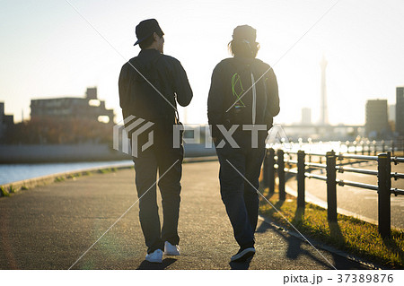 労働者の休憩 夕方 労働者の休憩 夕方 37389876