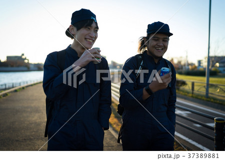 労働者の休憩 夕方 労働者の休憩 夕方 37389881