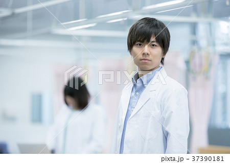 医者イメージ　医学部イメージ 　男性 37390181