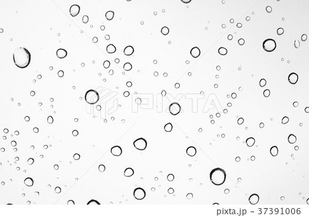 closeup water drops on car glass in rainy season. 37391006