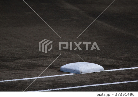 一塁ベース（高知市野球場／高知県高知市大原町） 37391496