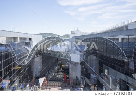 京都駅最上階から見下ろす大階段と青空の写真素材