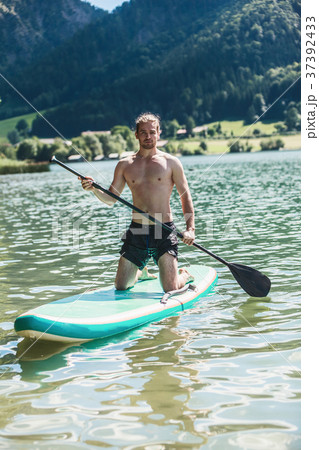 Stand Up Paddling 37392433