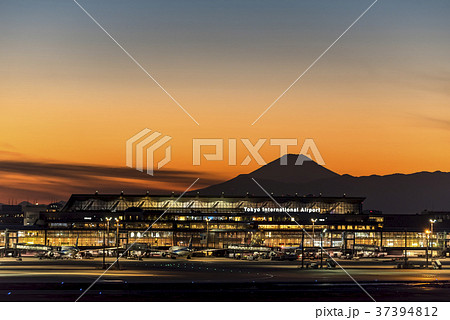 羽田空港 夕景と富士山 羽田空港 夕景と富士山 37394812