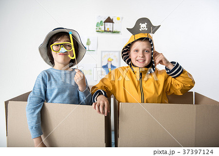 Humorous children playing indoor games 37397124