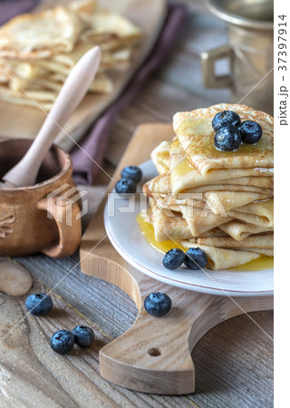 Crepes with fresh blueberries and honey Crepes with fresh blueberries and honey 37397914