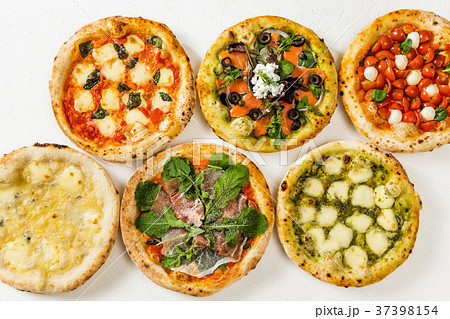 ミックスピッツア　イタリア料理　Mix pizza Italian food 37398154