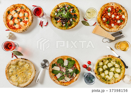 ミックスピッツア　イタリア料理　Mix pizza Italian food 37398156