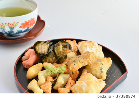 あられと日本茶 37398974