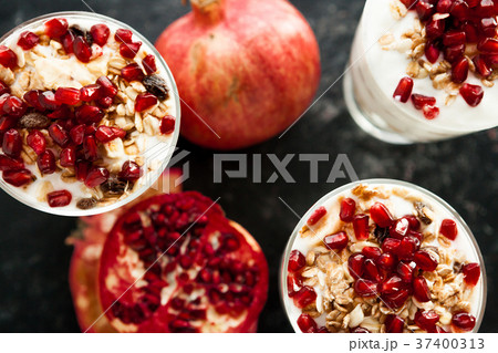 Over top view on muesli with pomegranate 37400313
