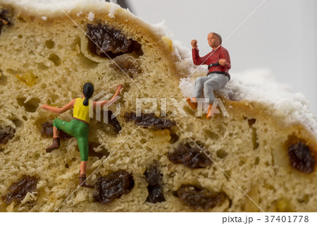 Miniature toy climber with cake Miniature toy climber with cake 37401778
