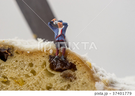 Miniature toy climber with cake Miniature toy climber with cake 37401779