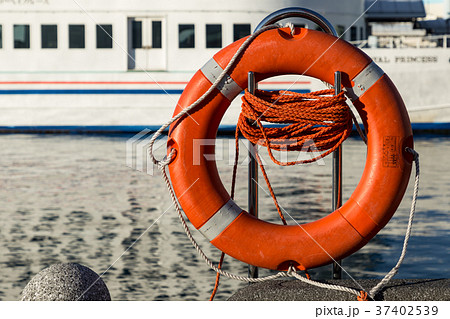 神戸港の救命浮き輪。救命浮環。ブツ撮り。の写真素材 [37402539] - PIXTA
