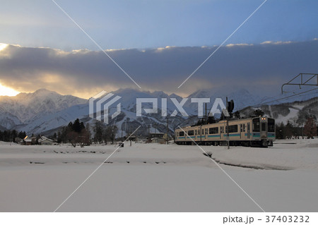 大糸線 白馬山麓 冬の夕暮 大糸線 白馬山麓 冬の夕暮 37403232