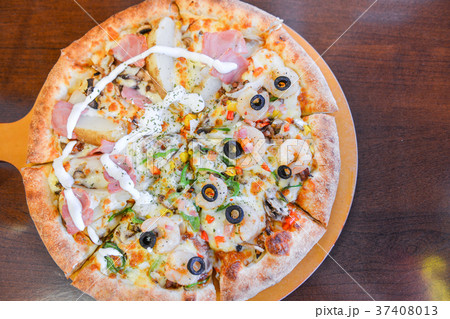 Fresh Pizza on wooden table 37408013